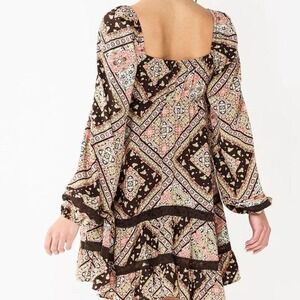 So boho western floral print dress with ruffle hemline and lace details. L